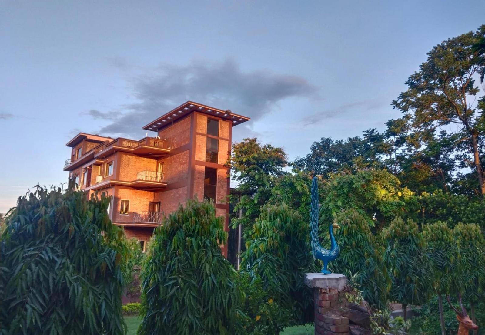 בולפור Whispering Woods Inn מראה חיצוני תמונה