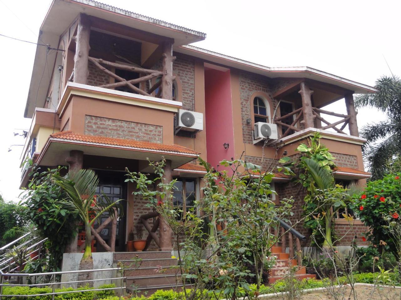 בולפור Whispering Woods Inn מראה חיצוני תמונה