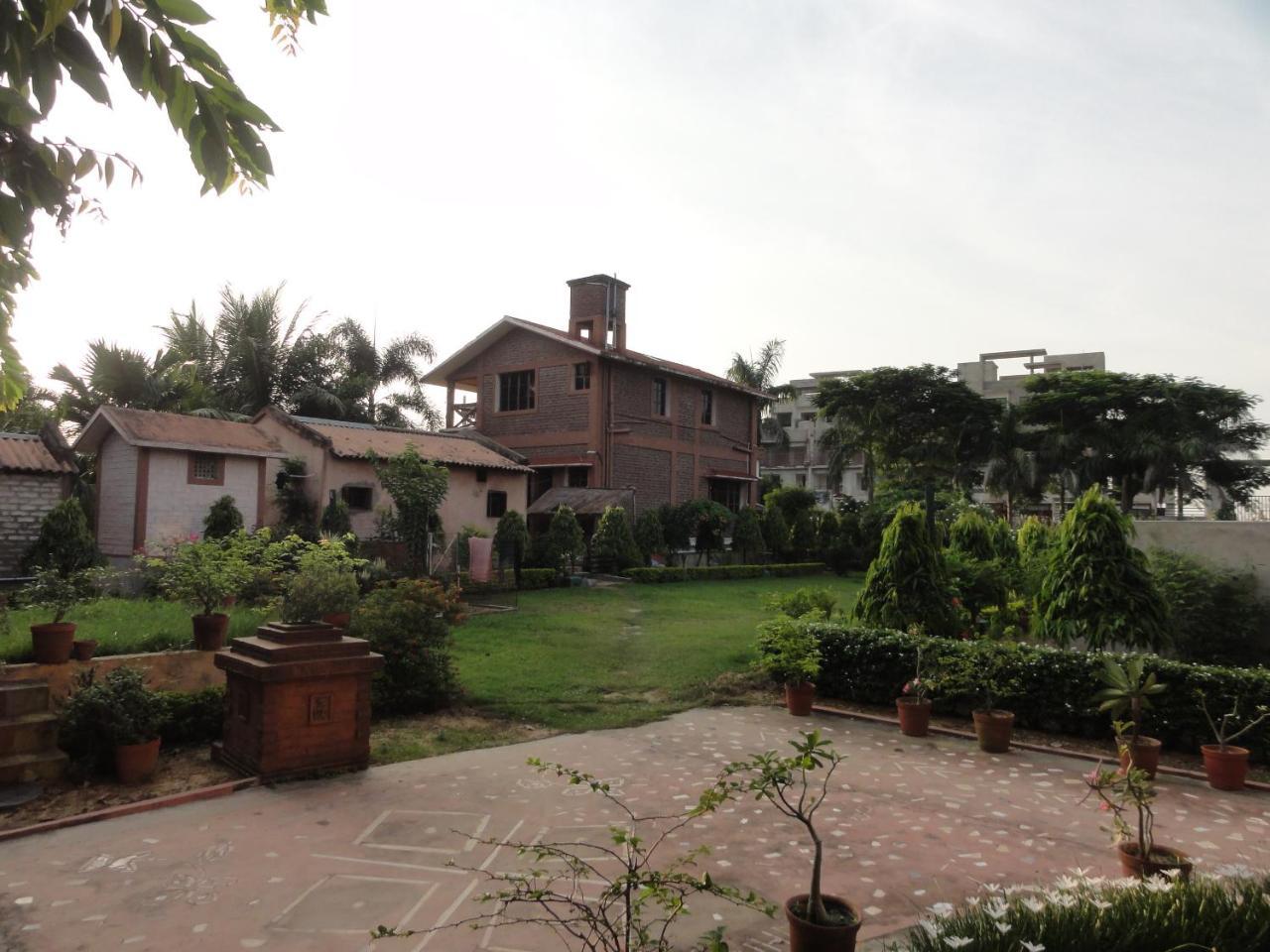 בולפור Whispering Woods Inn מראה חיצוני תמונה